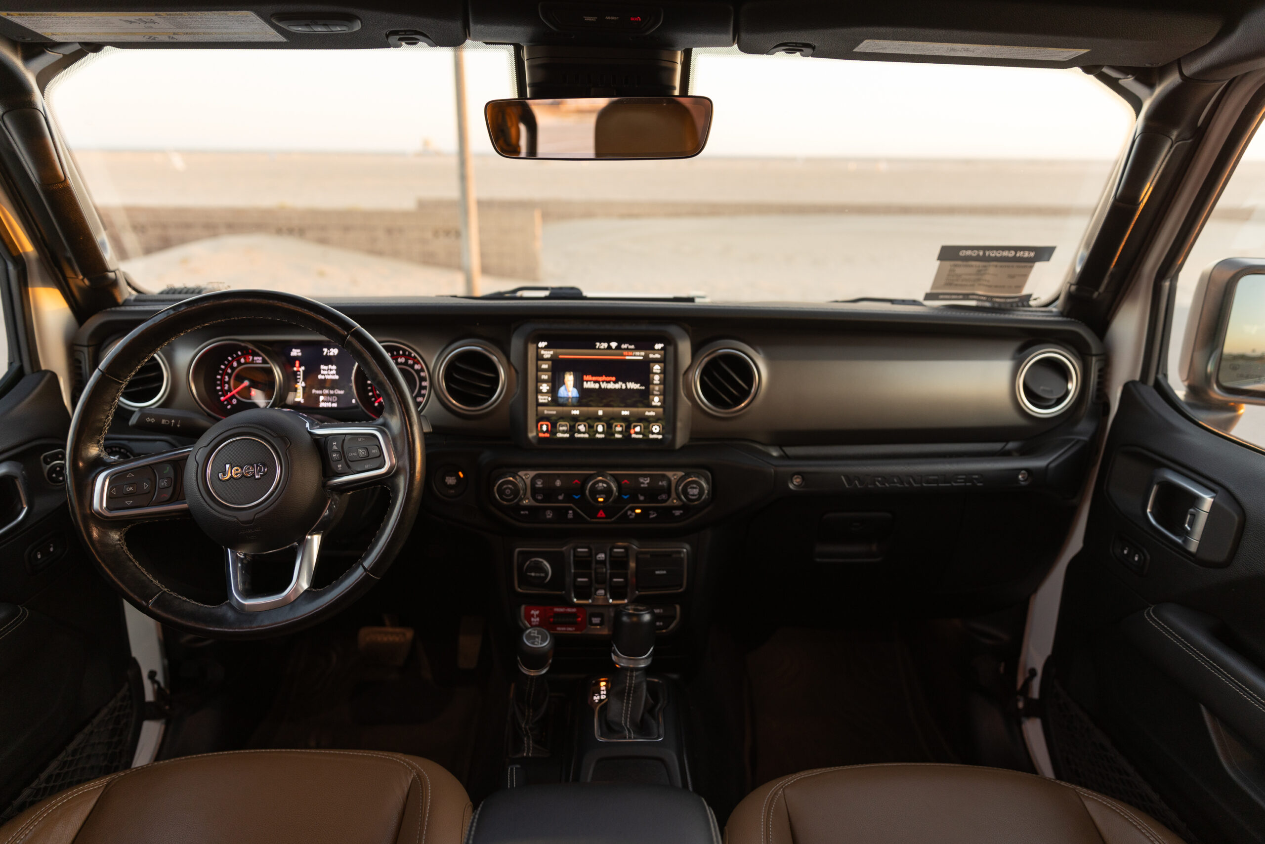 Jeep Wrangler Rubicon Newport Beach rental photo 11