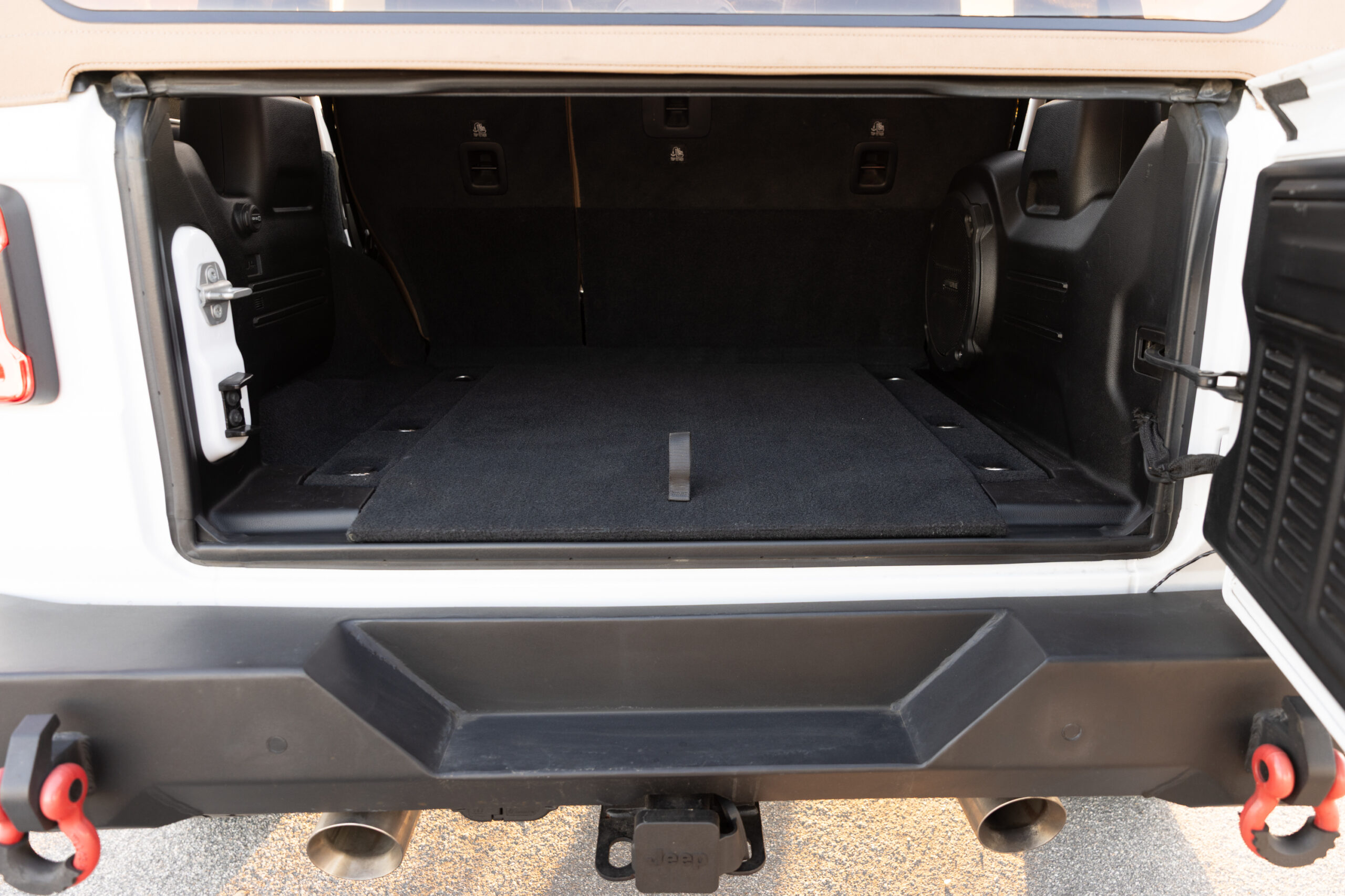 Jeep Wrangler Rubicon Newport Beach rental photo 13
