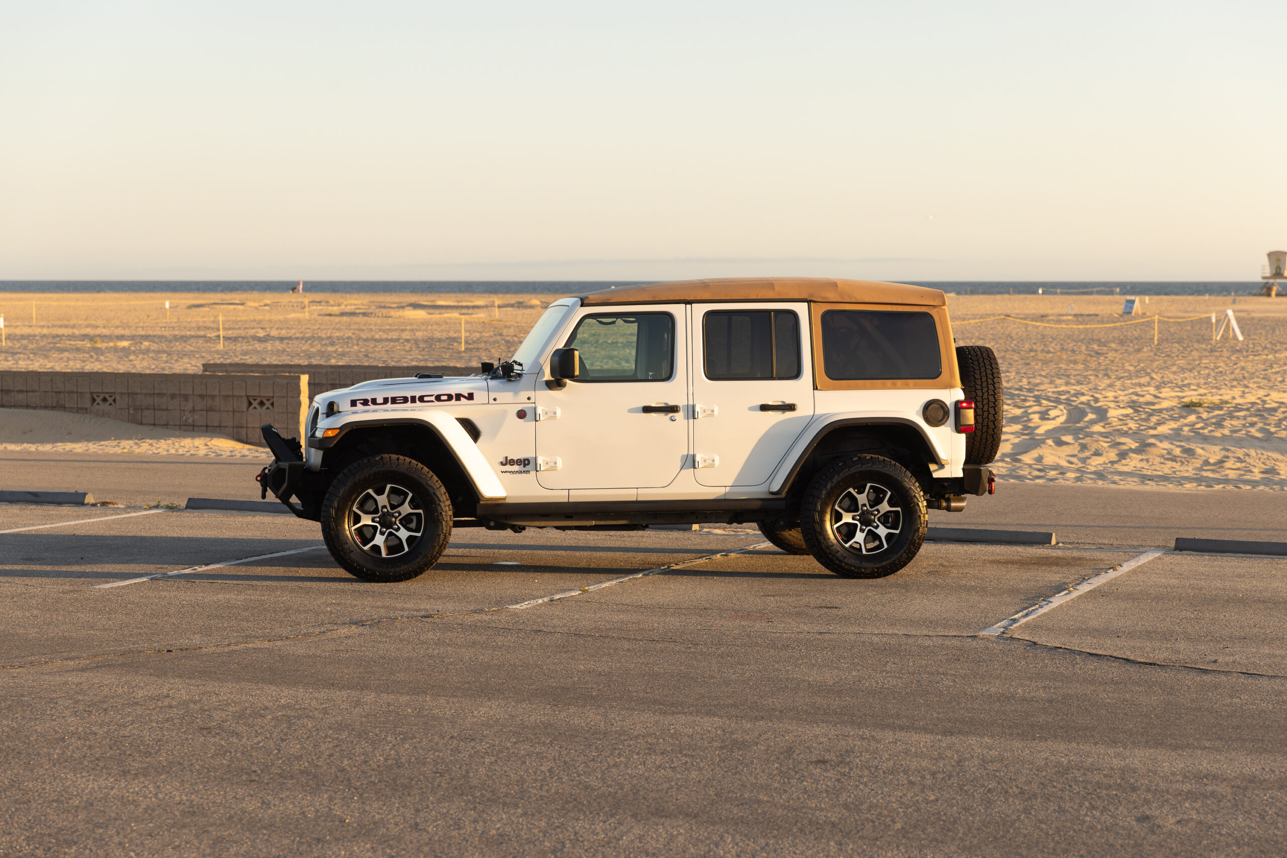 Jeep Wrangler Rubicon Newport Beach rental photo 16