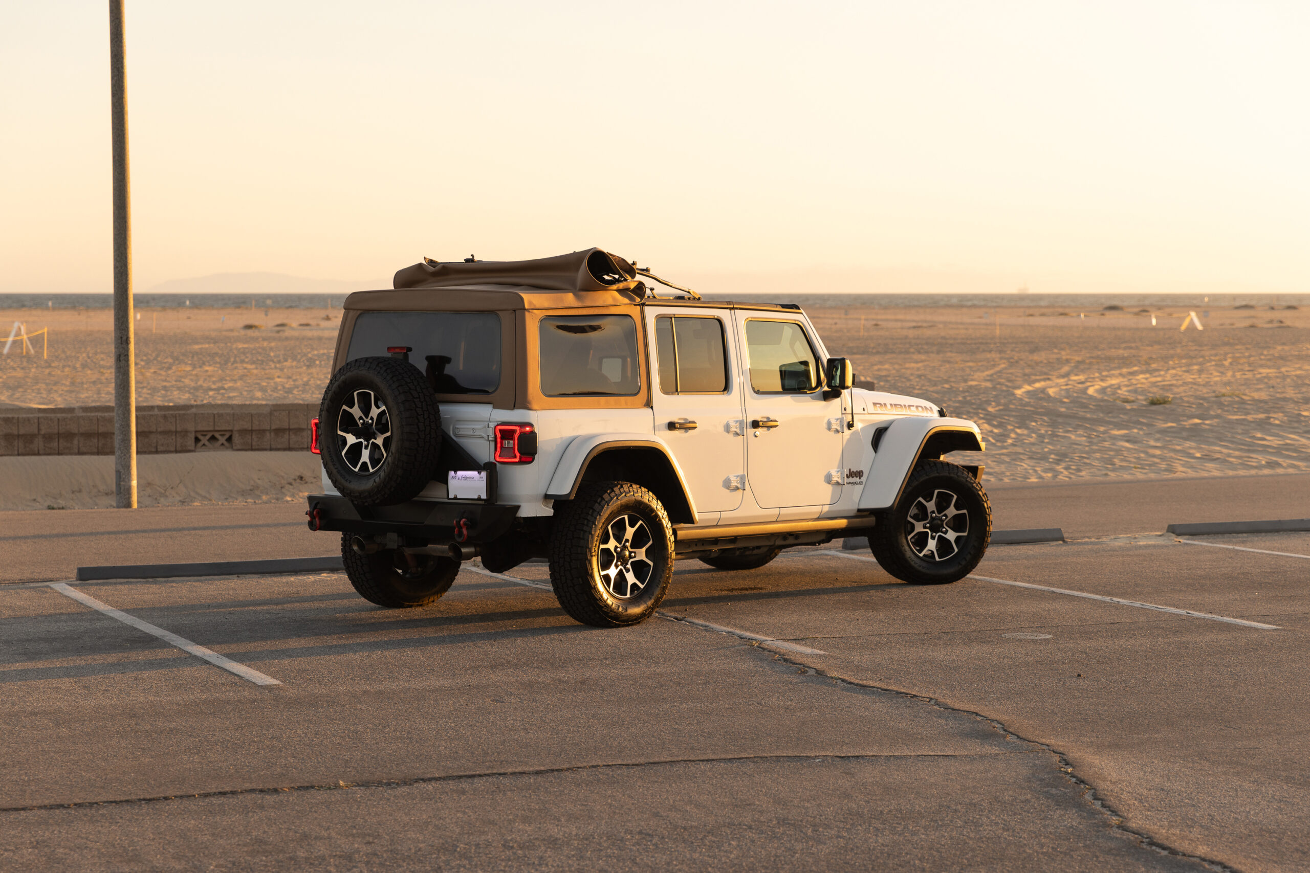 Jeep Wrangler Rubicon Newport Beach rental photo 5