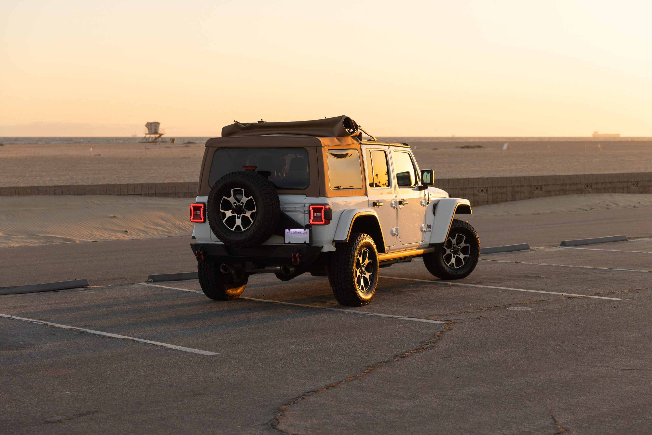 Jeep Wrangler Rubicon Newport Beach rental photo 7