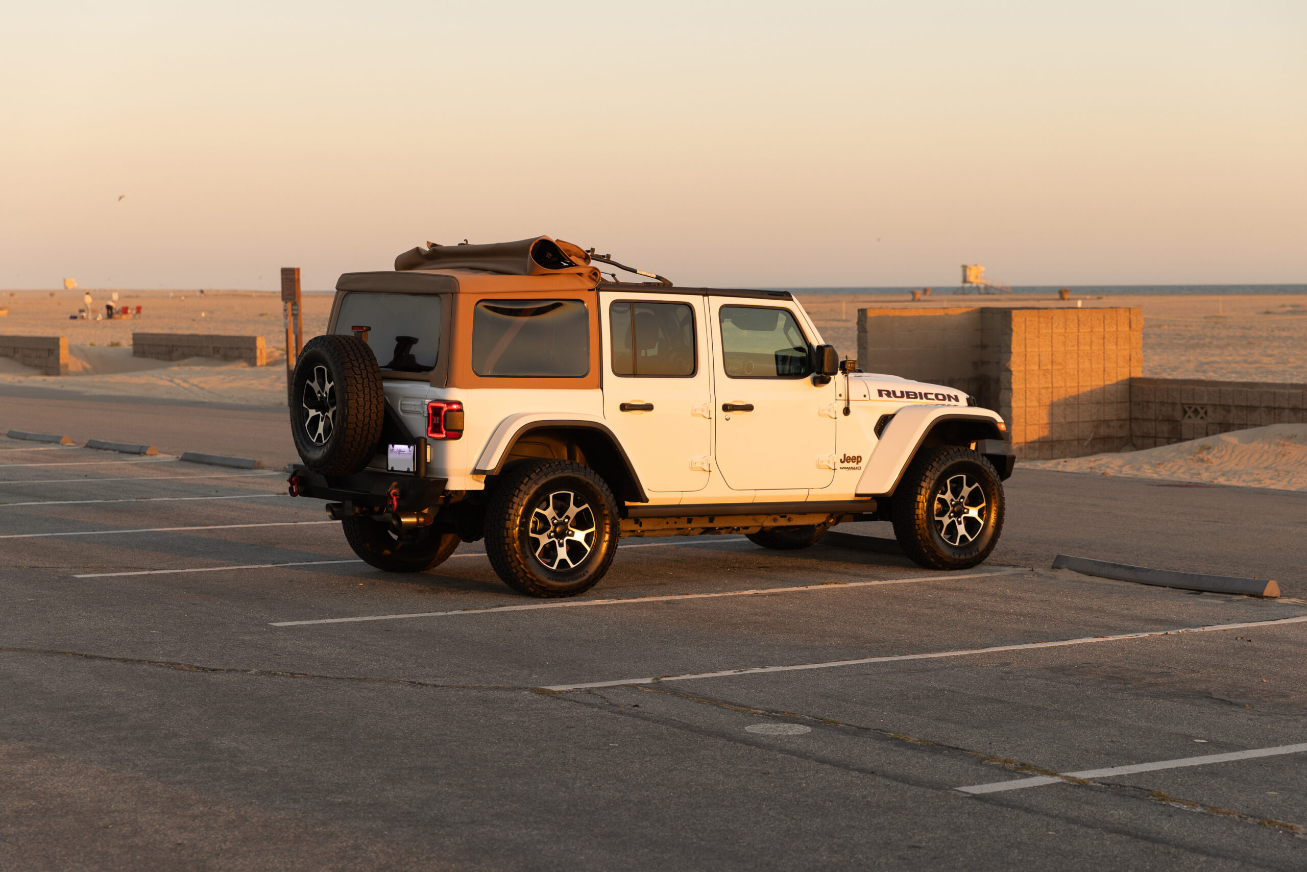 Jeep Wrangler Rubicon Newport Beach rental photo 9